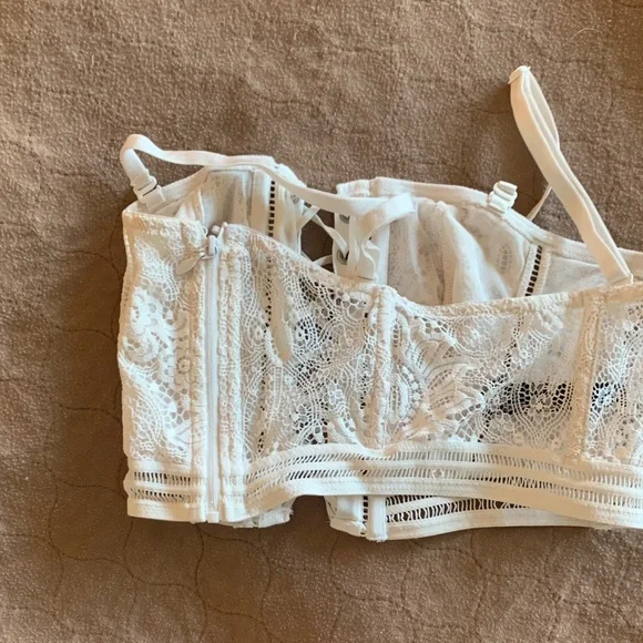 Victoria's Secret Lace-Up White Crop Top - Picture 4 of 5